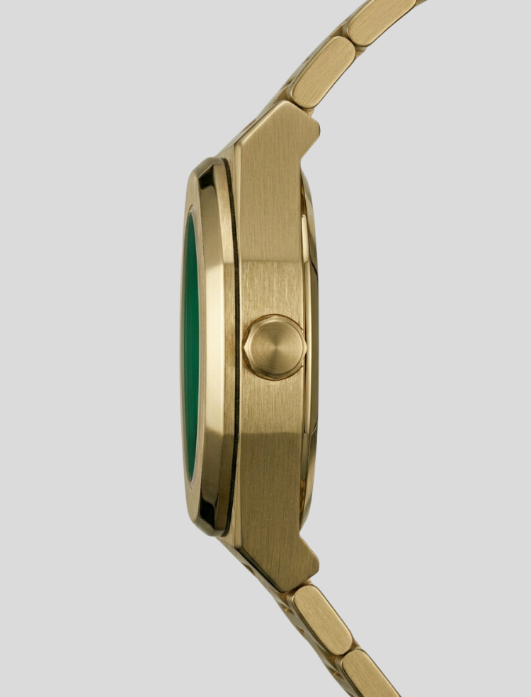 Herrenuhr von Strong Foundation, silberfarbenes Metallgehäuse mit grünem Zifferblatt