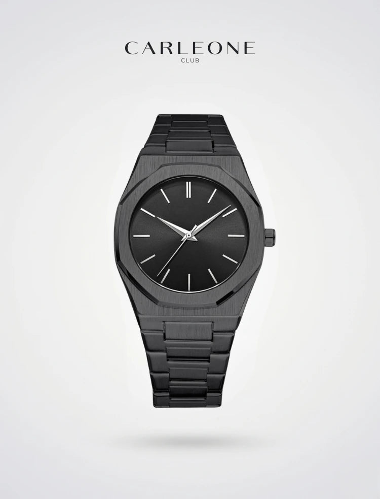 Herrenuhr von Strong Foundation aus silberfarbenem Metall