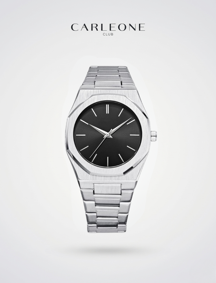 Herrenuhr von Strong Foundation aus silberfarbenem Metall